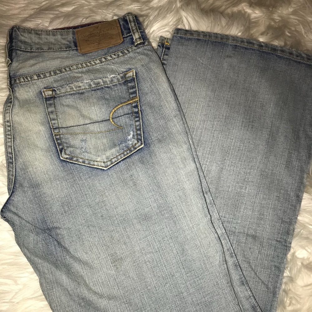 American Eagle light denim jeans
